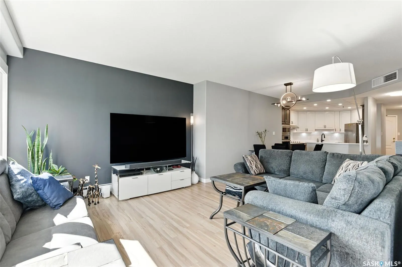 303 5th AVENUE N, #401