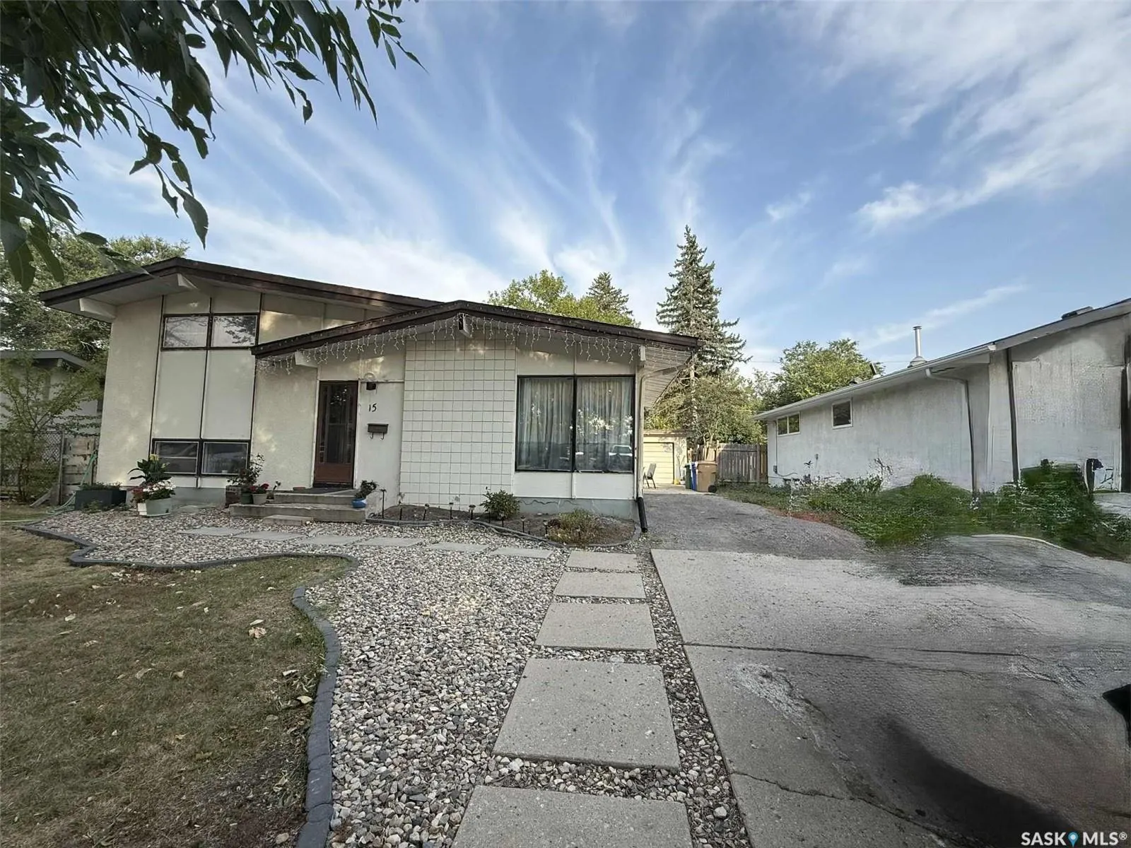 15 Richardson CRESCENT