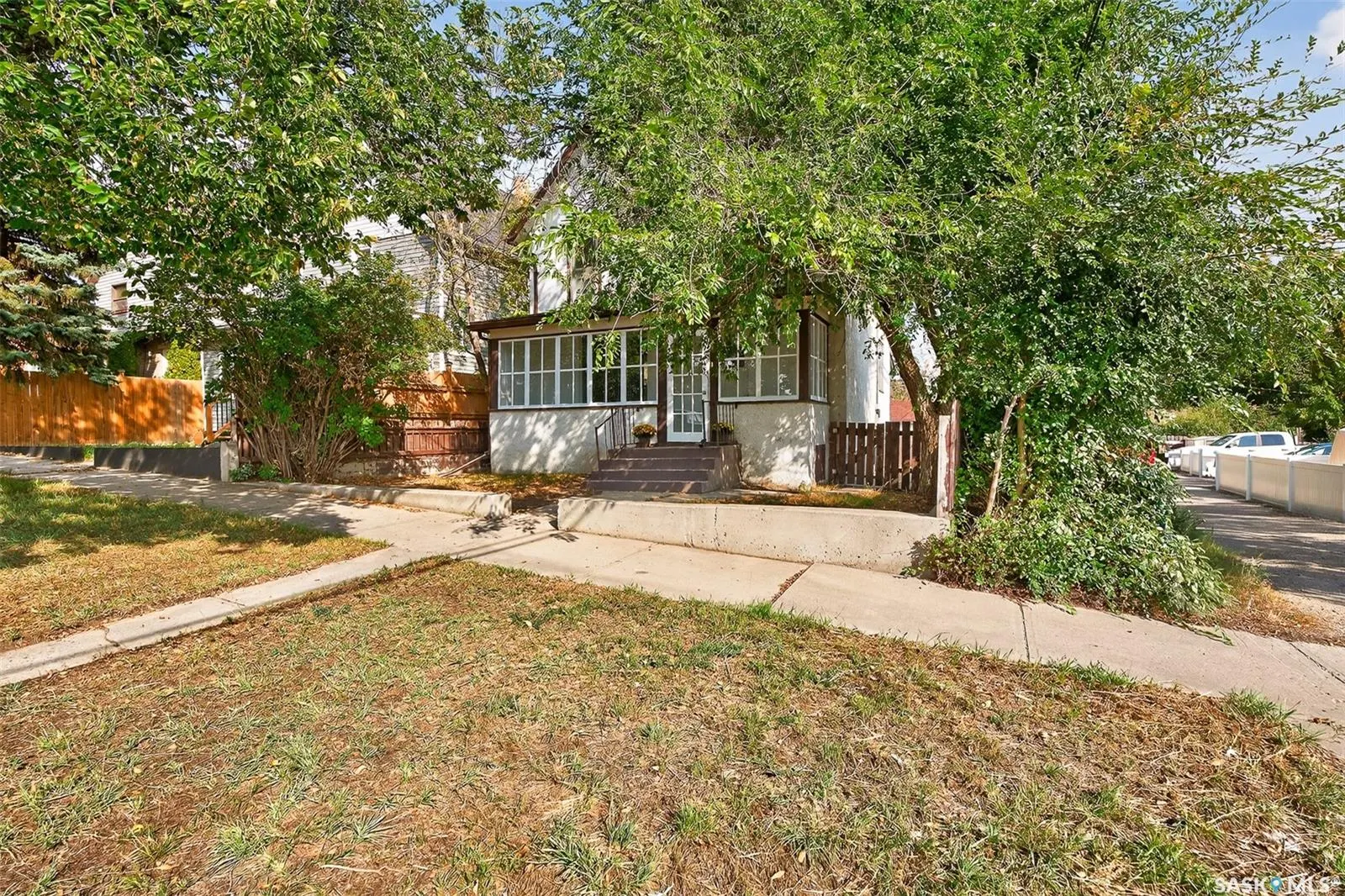 827 Elgin AVENUE