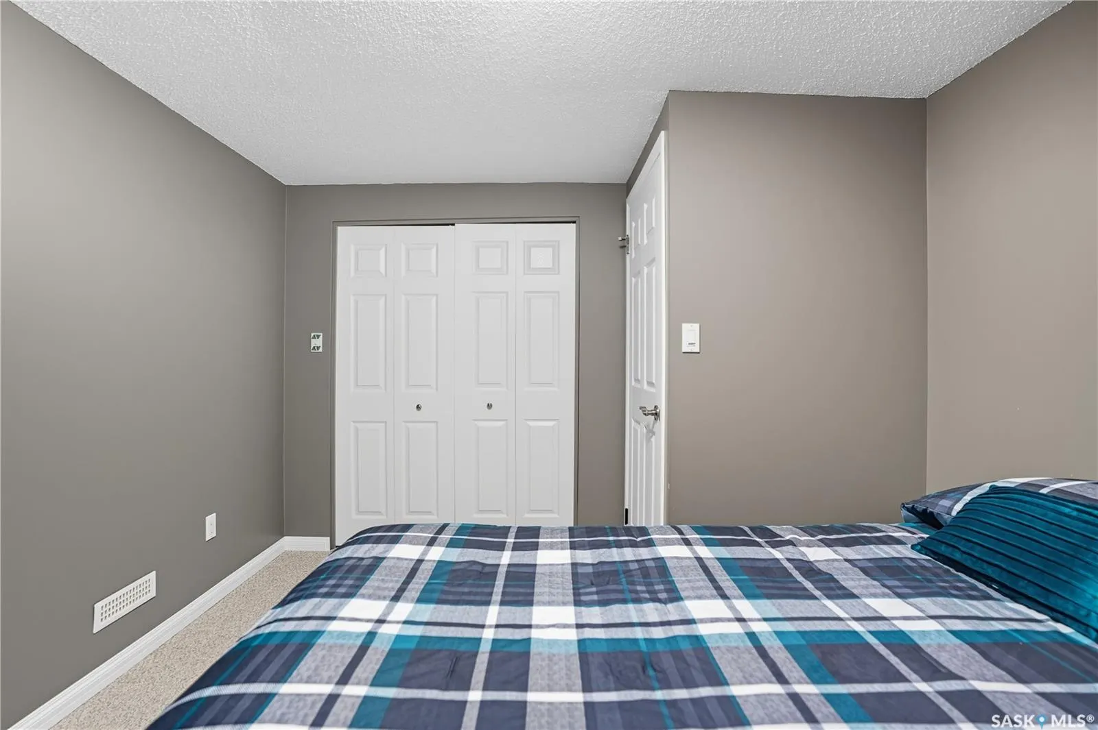 3270 MOUNTBATTEN CRESCENT