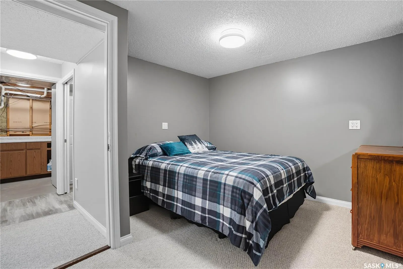3270 MOUNTBATTEN CRESCENT