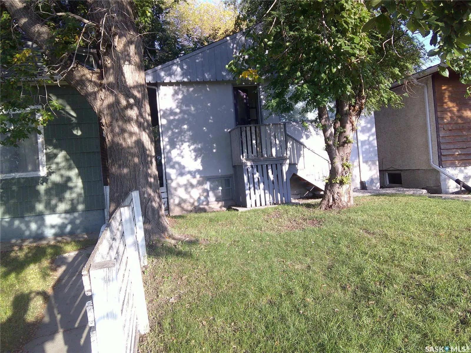 1253 Athol STREET