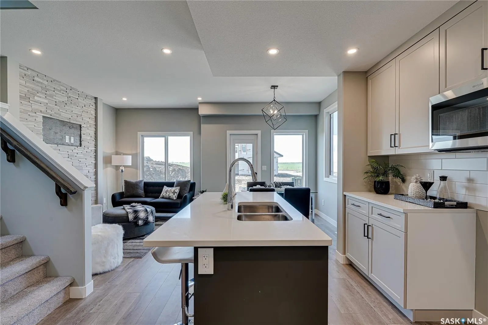 443 Doran CRESCENT