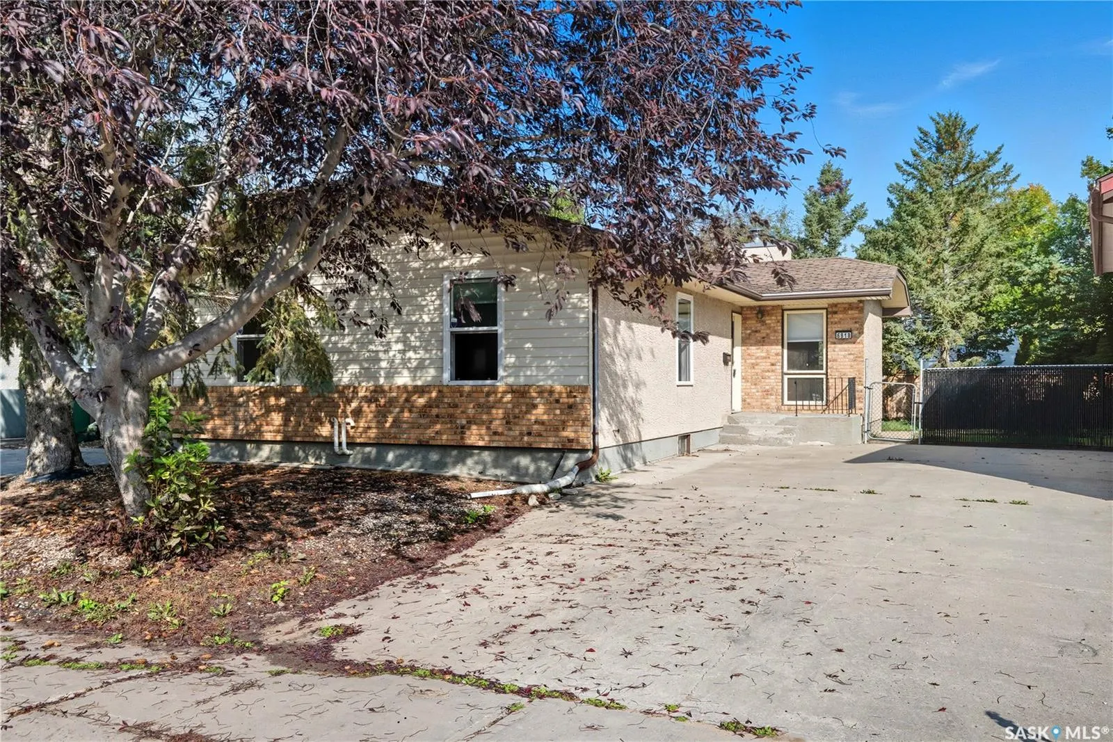6818 Cunningham DRIVE