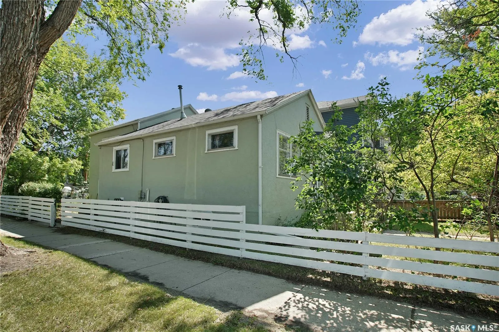 1301 Broadway AVENUE