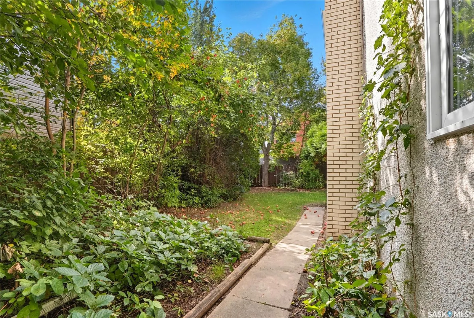 30 CHAMPLIN CRESCENT