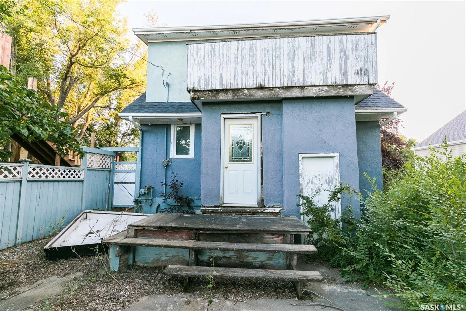 306 Saskatchewan AVENUE