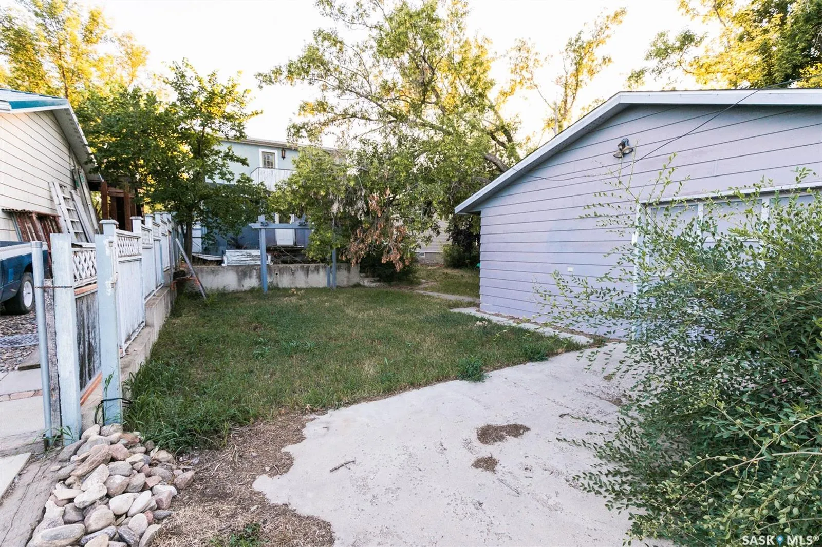 306 Saskatchewan AVENUE