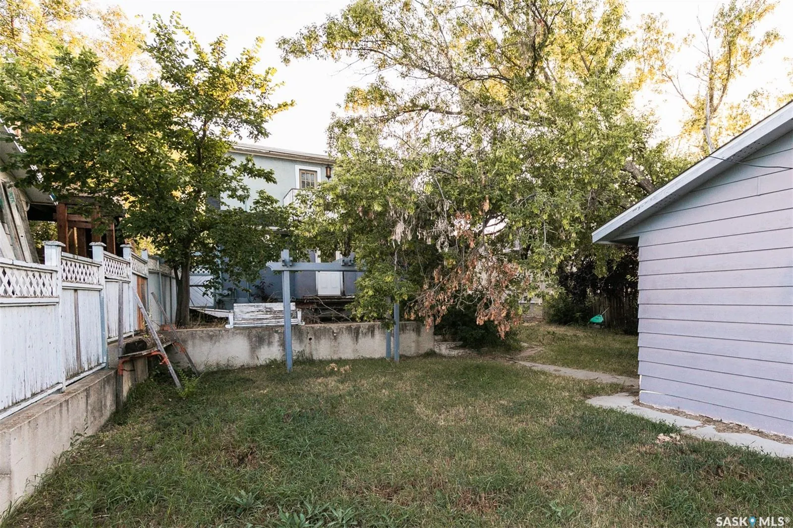 306 Saskatchewan AVENUE