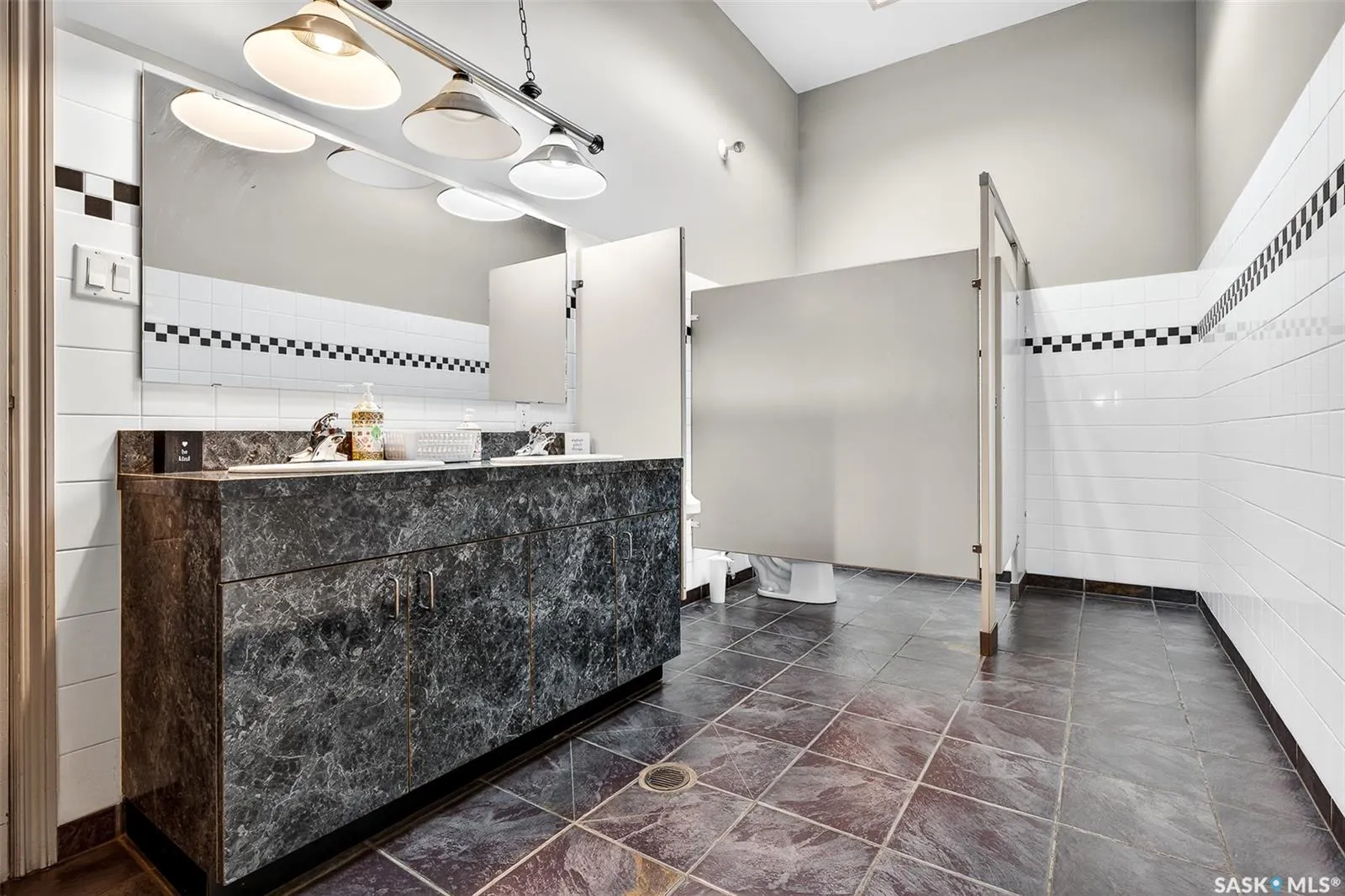 15 Fairford STREET E, #2nd Floor