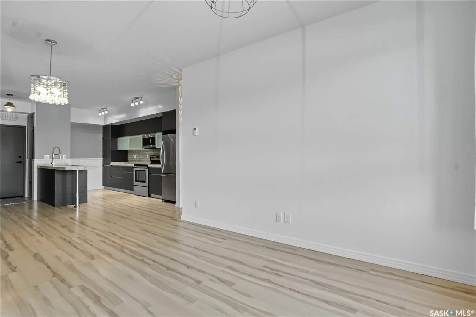 223 Evergreen SQUARE, #111
