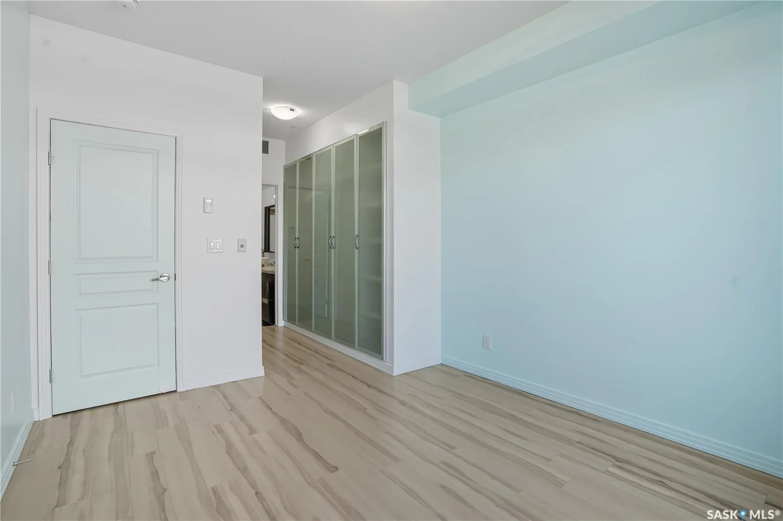 223 Evergreen SQUARE, #111
