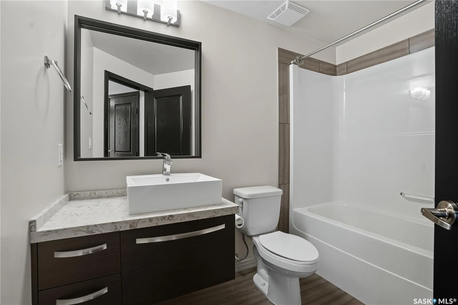 223 Evergreen SQUARE, #111