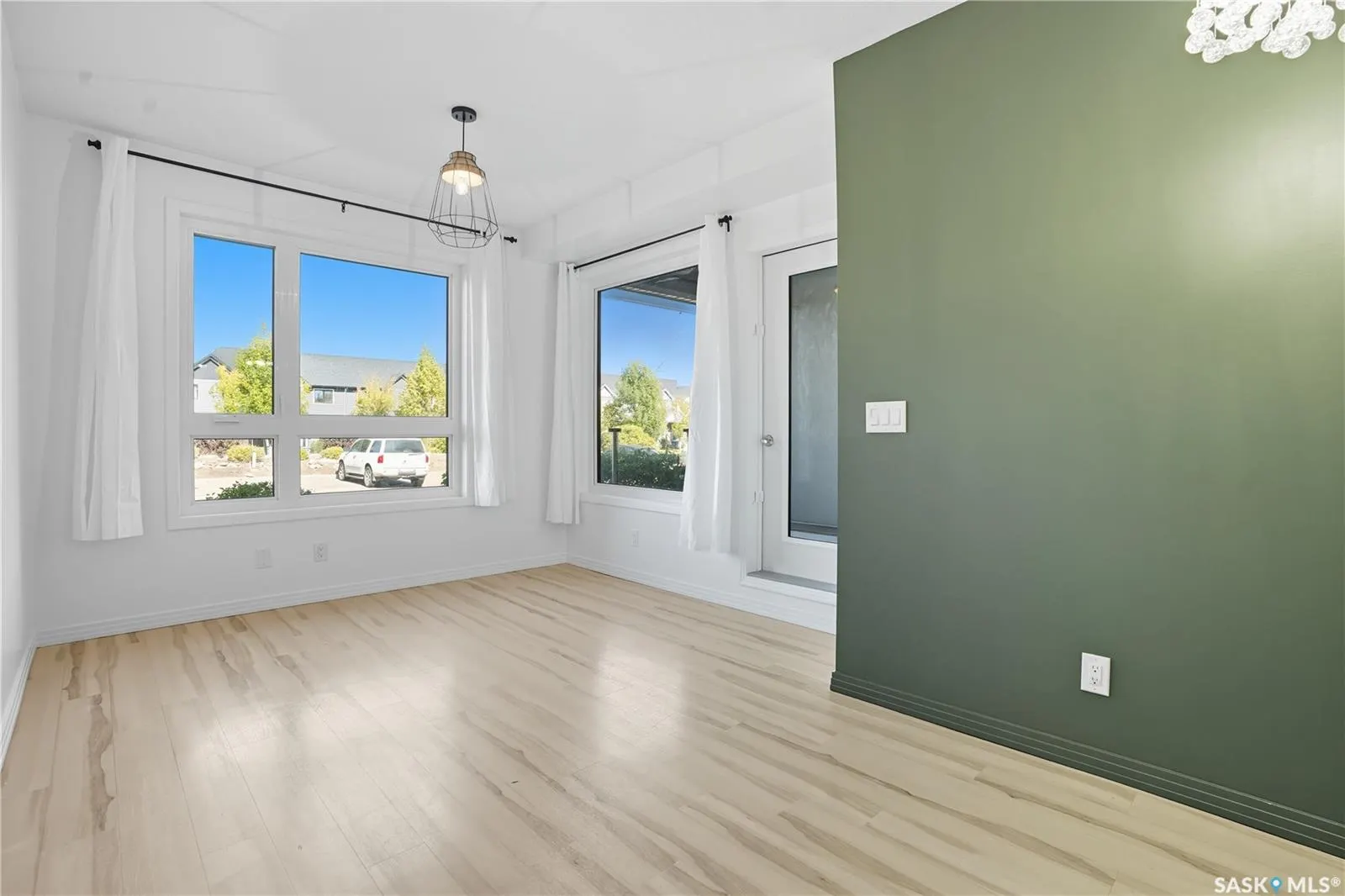 223 Evergreen SQUARE, #111