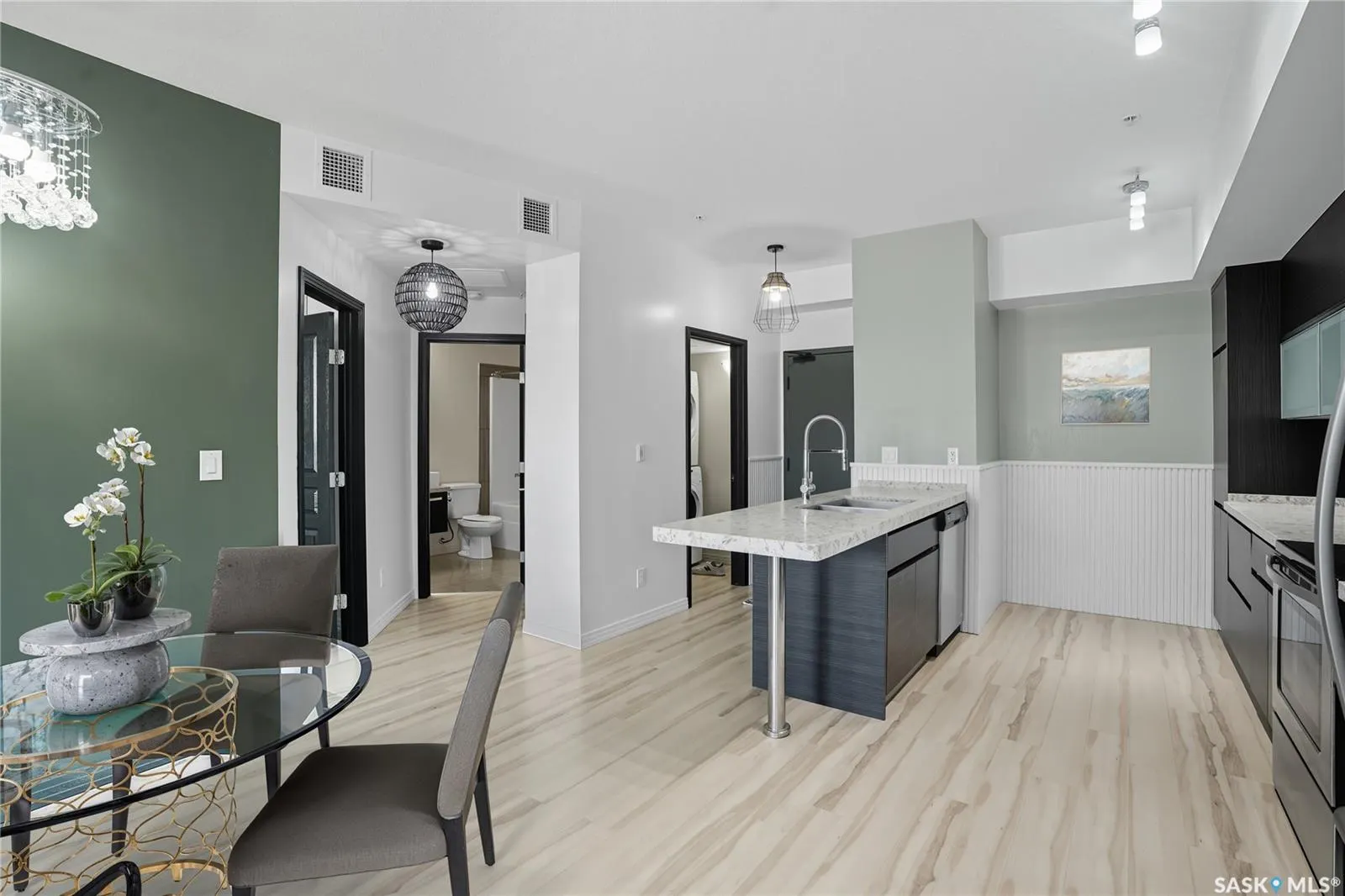 223 Evergreen SQUARE, #111