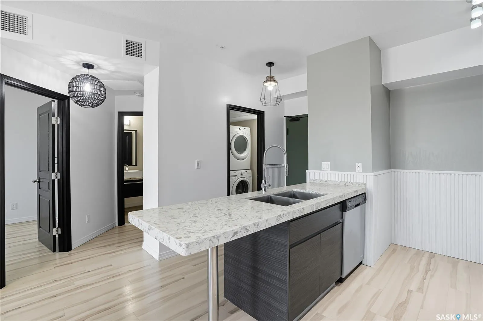 223 Evergreen SQUARE, #111