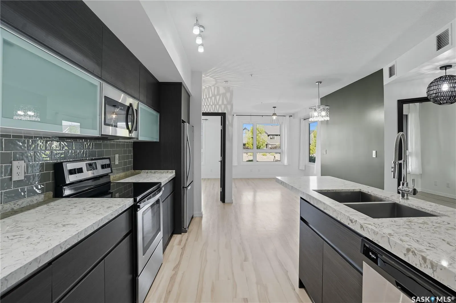 223 Evergreen SQUARE, #111