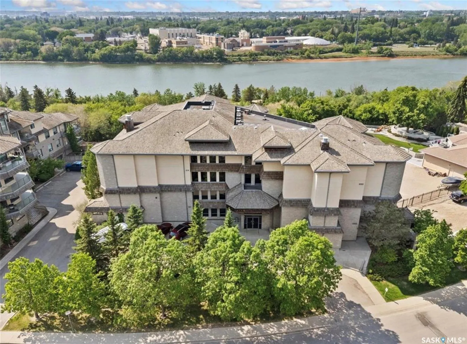 615 Saskatchewan CRESCENT W, #307