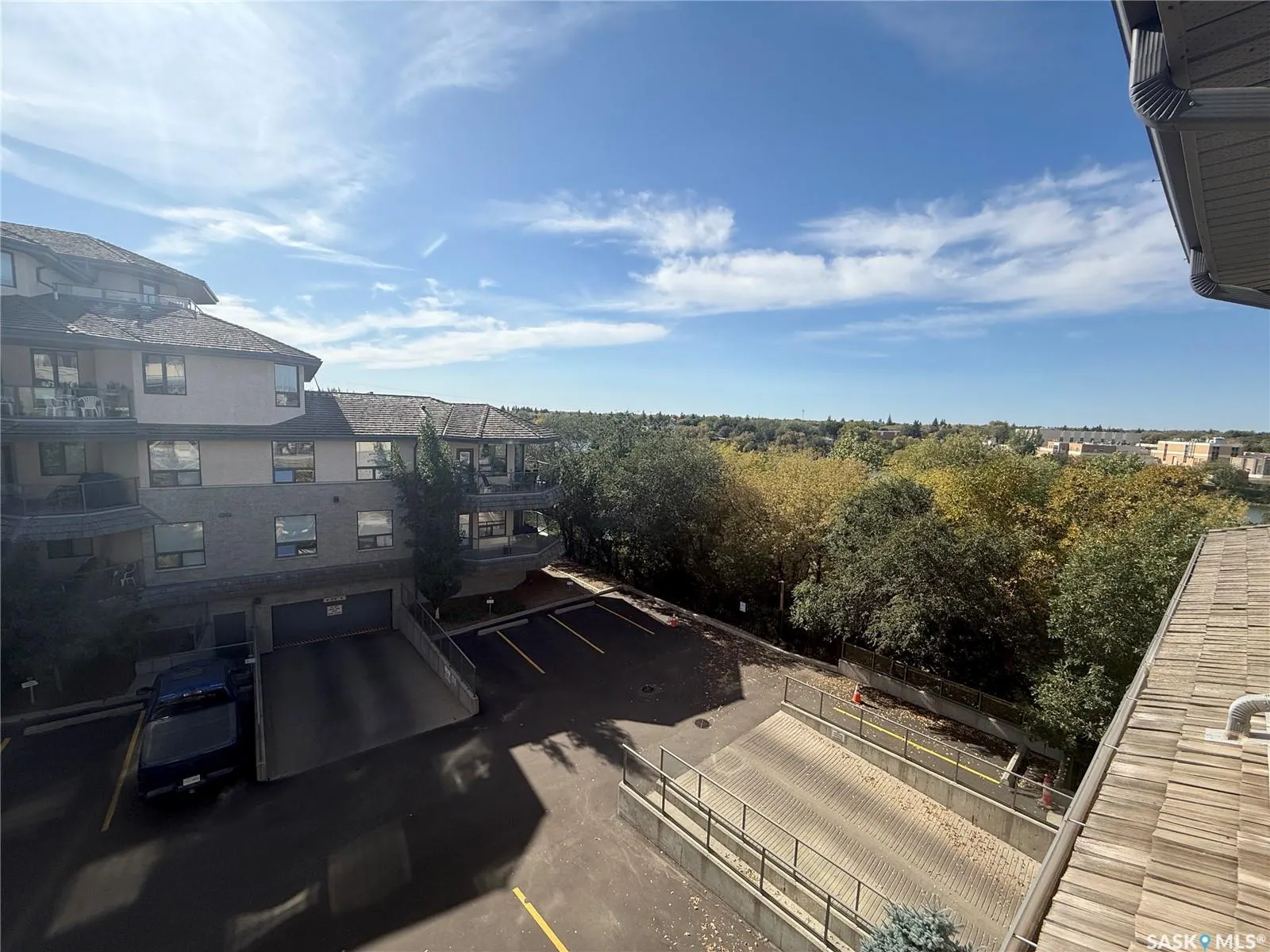 615 Saskatchewan CRESCENT W, #307