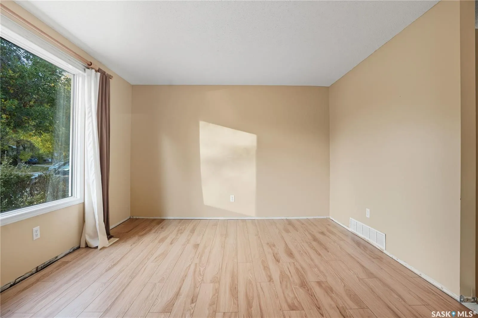254 Magee CRESCENT