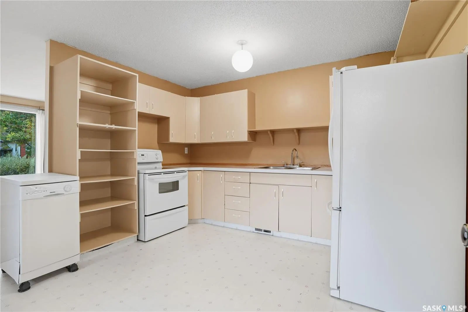 254 Magee CRESCENT