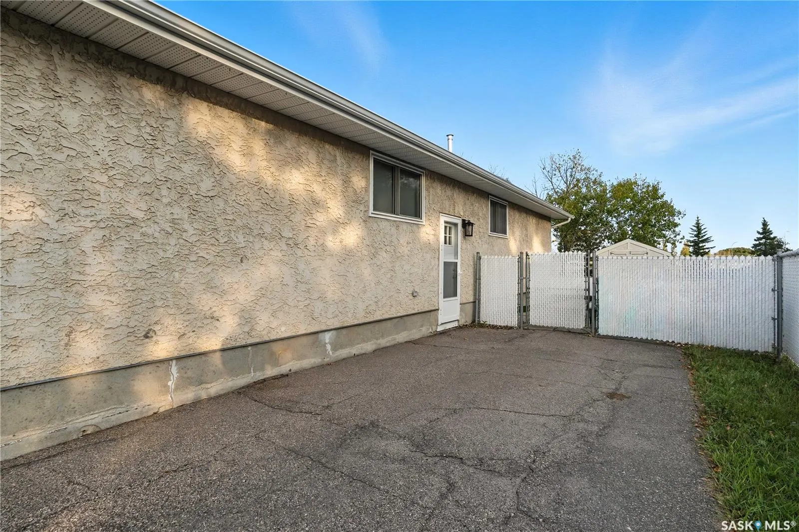 254 Magee CRESCENT