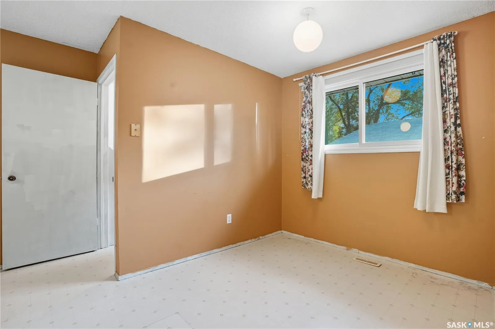 254 Magee CRESCENT