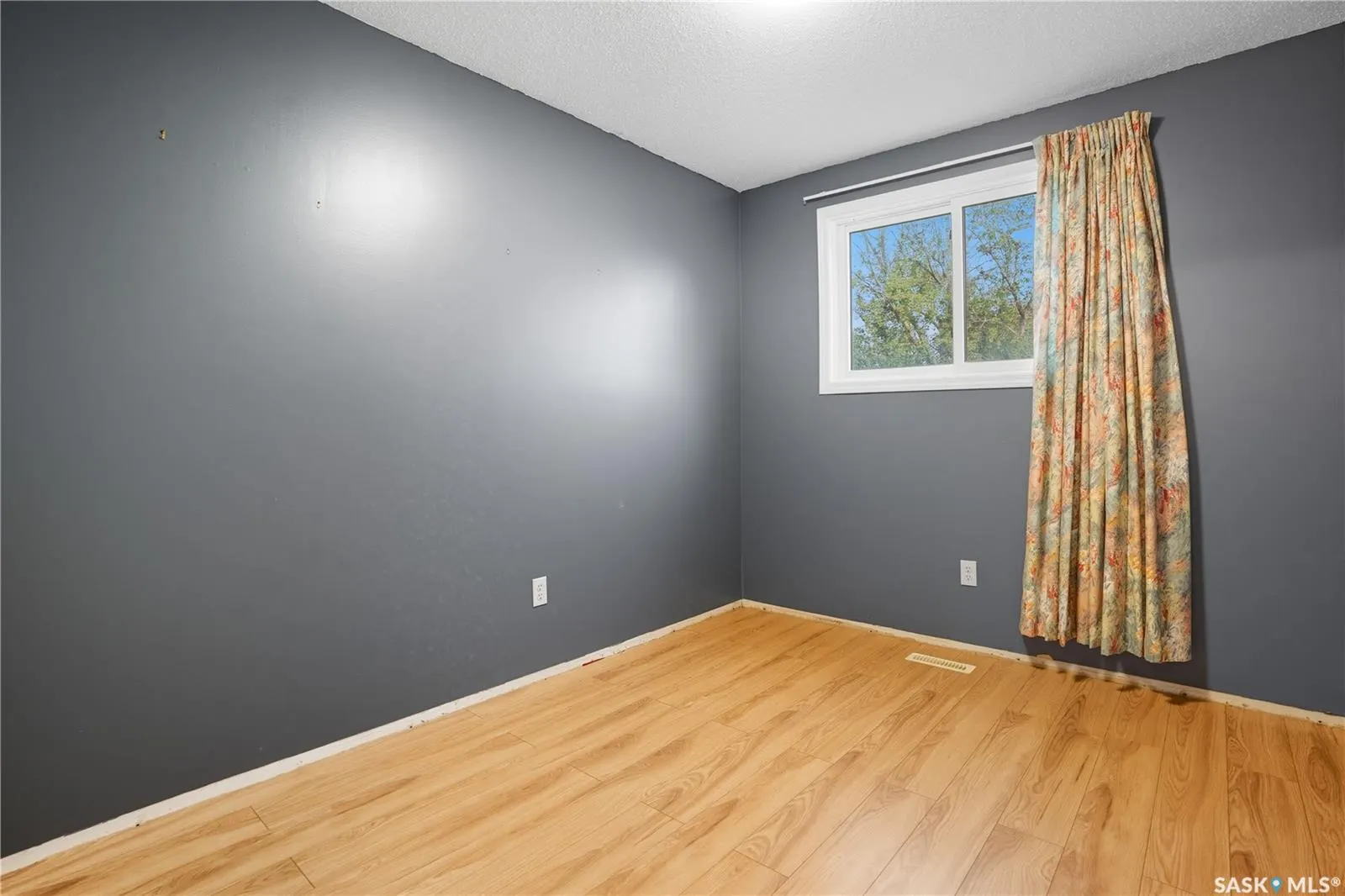 254 Magee CRESCENT