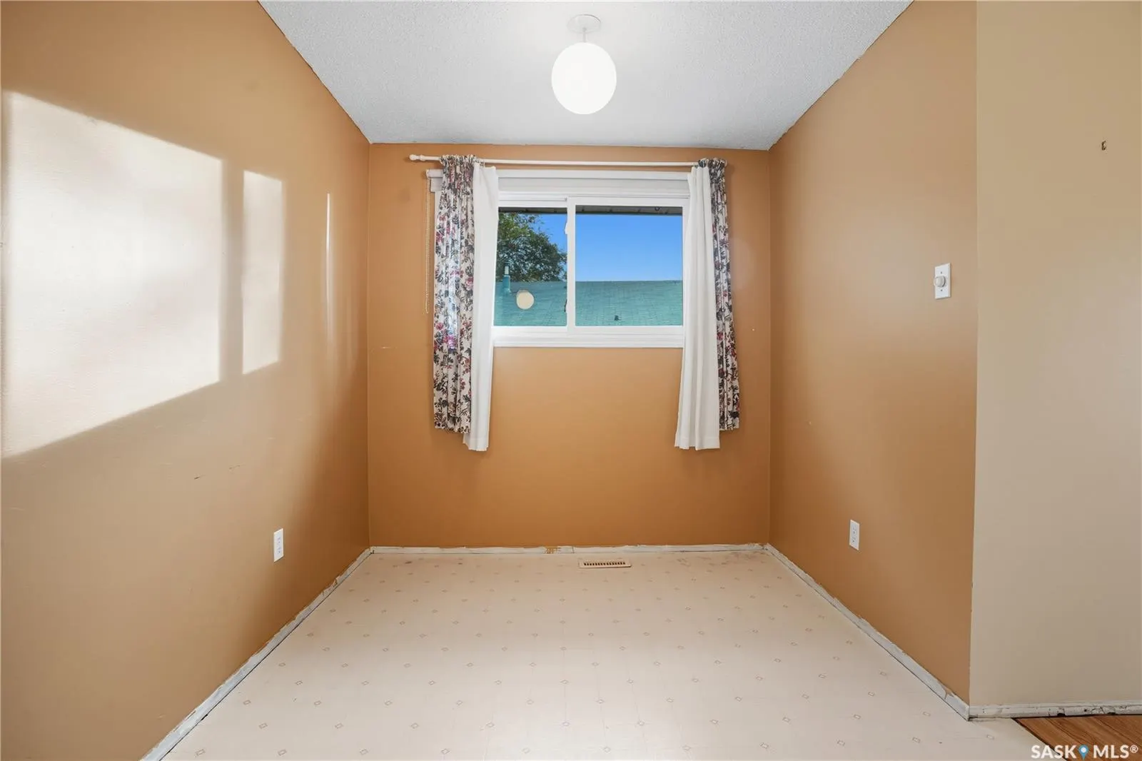 254 Magee CRESCENT