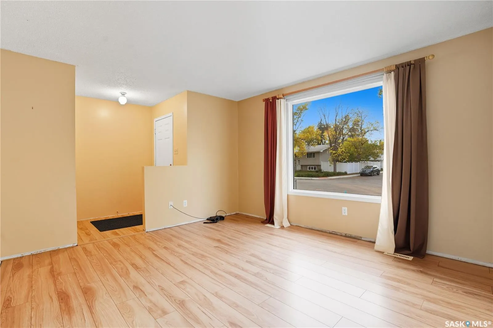 254 Magee CRESCENT