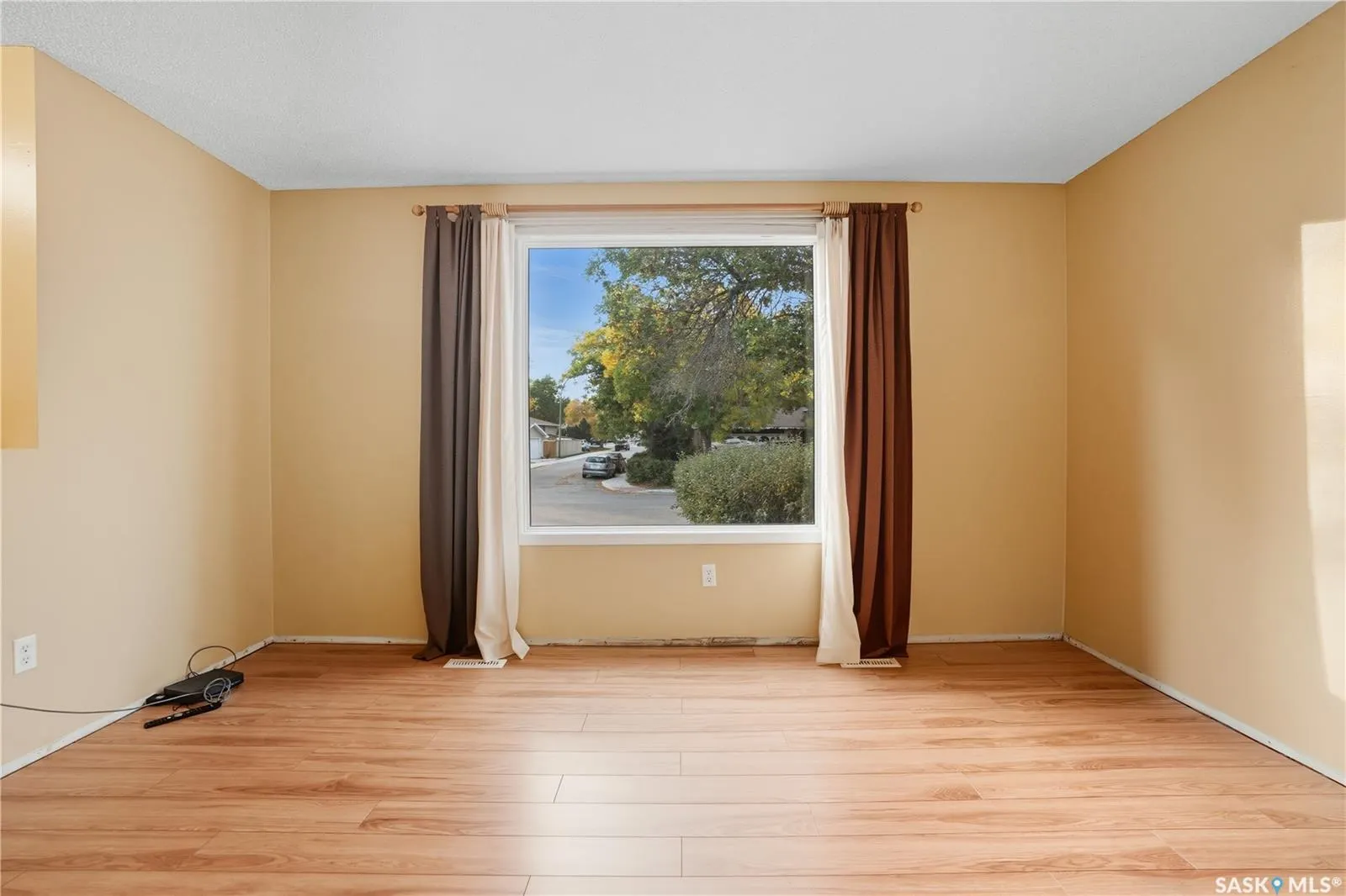 254 Magee CRESCENT