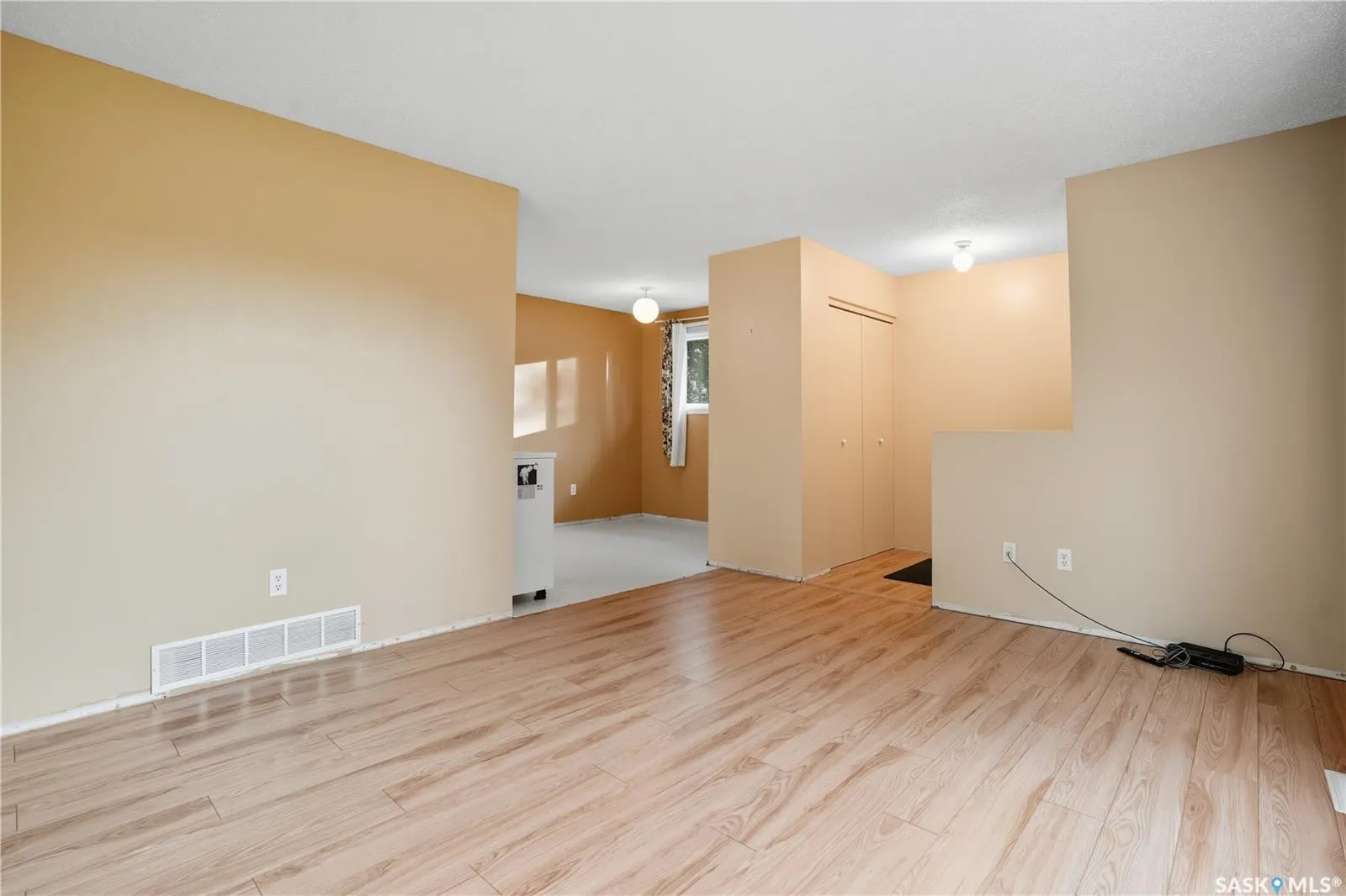 254 Magee CRESCENT
