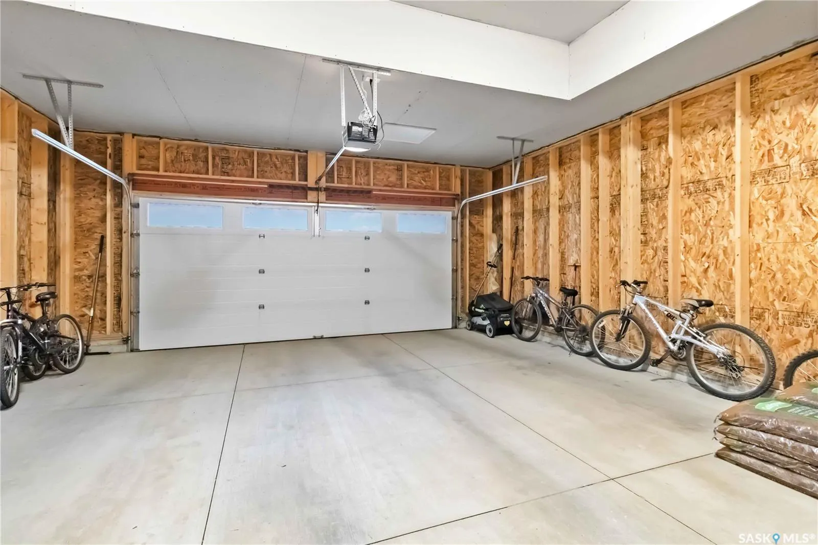 486 McFaull CRESCENT