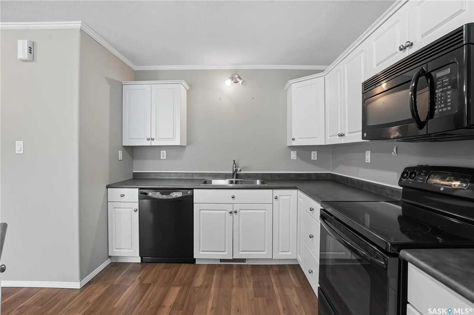 715 Hart ROAD, #404