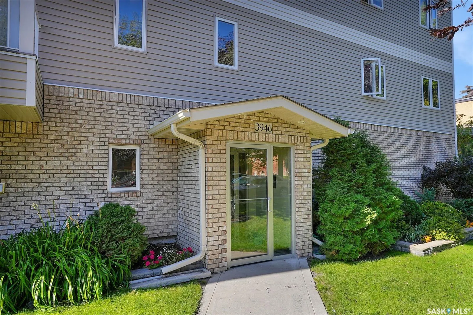 3946 Robinson STREET, #403