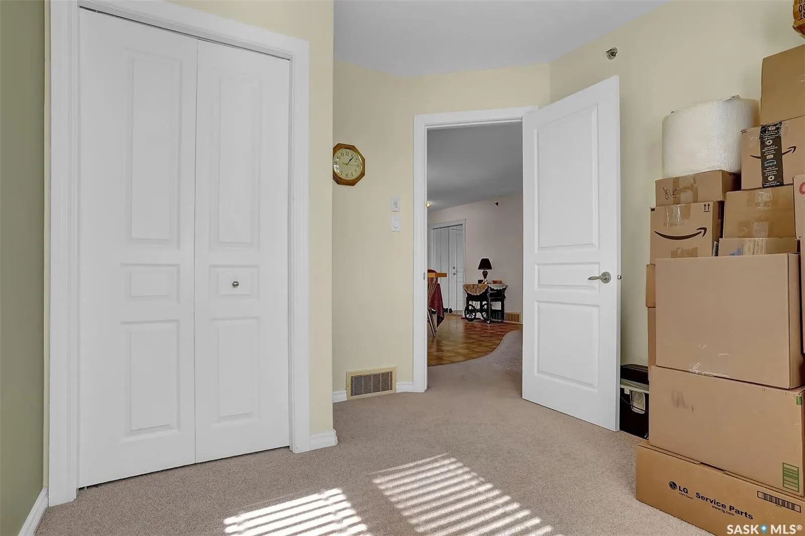 3946 Robinson STREET, #403
