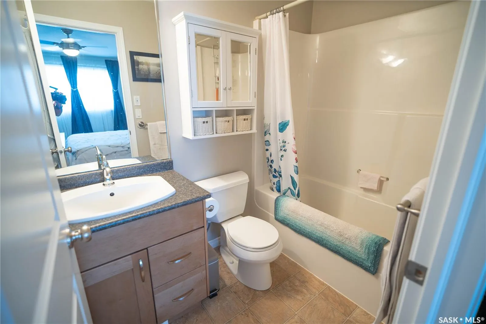 547 East Hampton BOULEVARD, #20