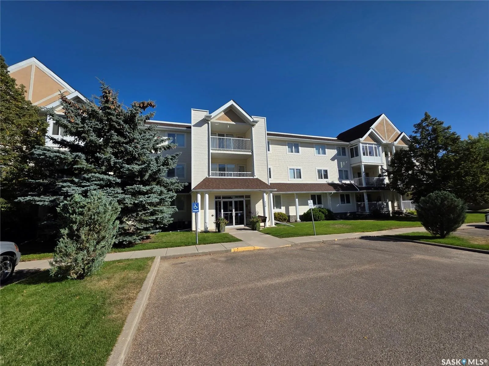 230 Lister Kaye CRESCENT, #307