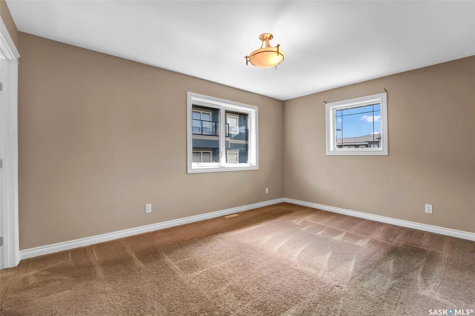 212 Willis CRESCENT, #401