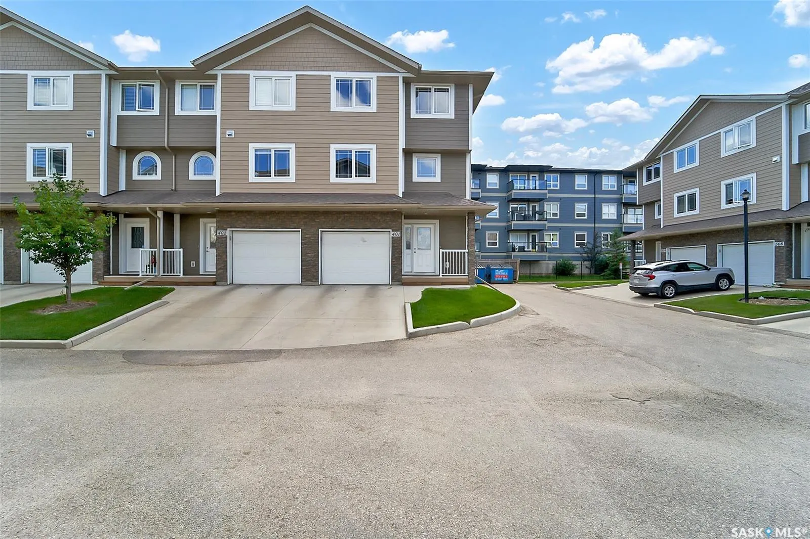 212 Willis CRESCENT, #401