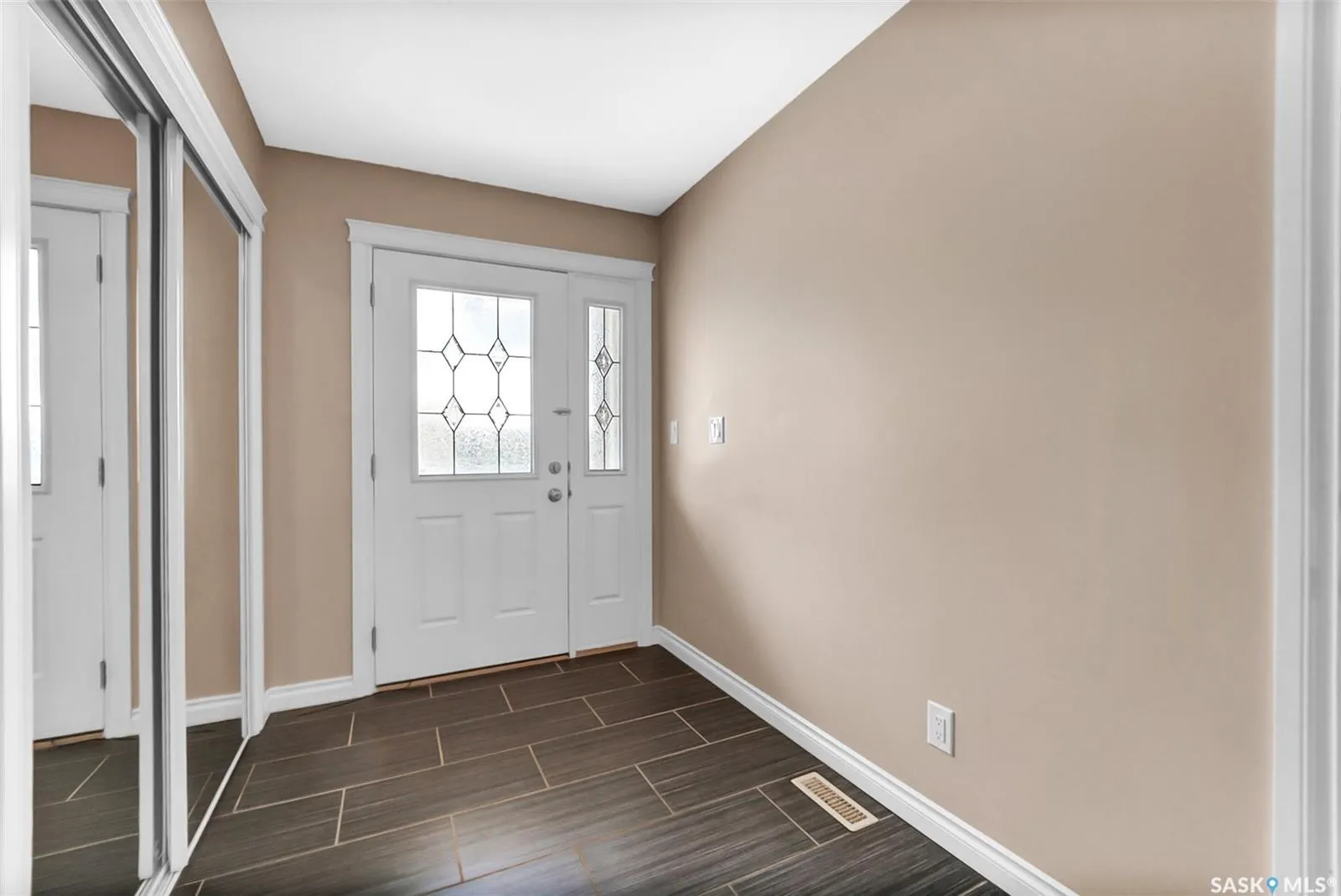 212 Willis CRESCENT, #401