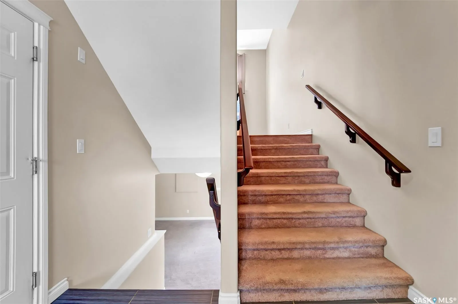 212 Willis CRESCENT, #401