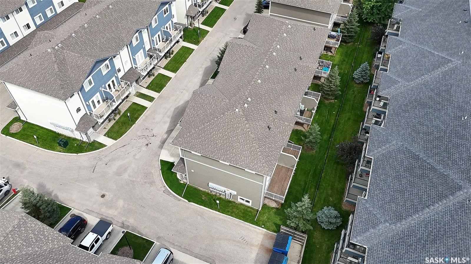 212 Willis CRESCENT, #401