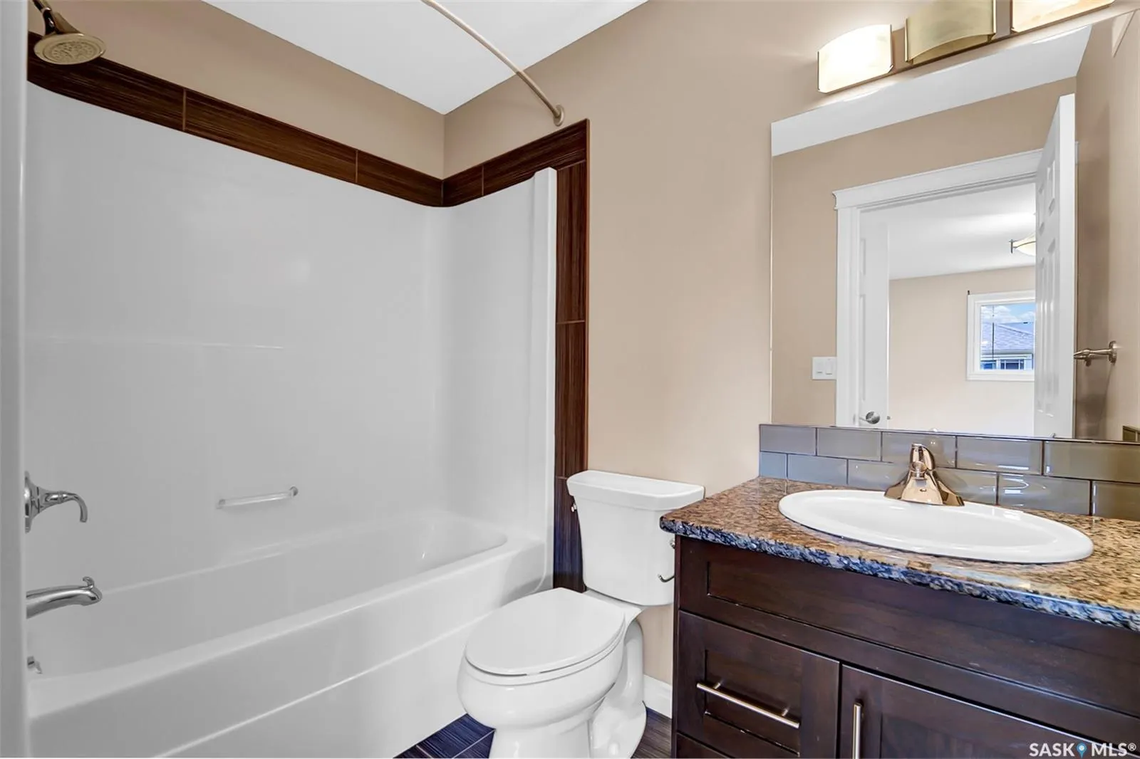 212 Willis CRESCENT, #401