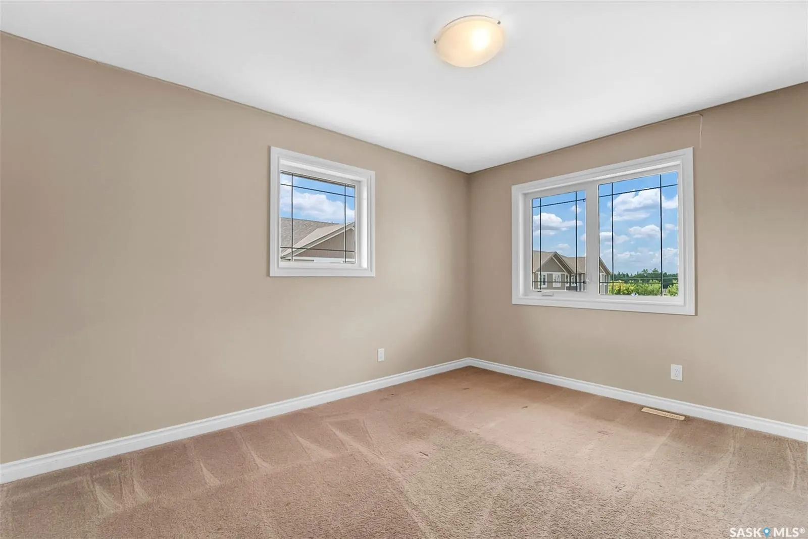 212 Willis CRESCENT, #401