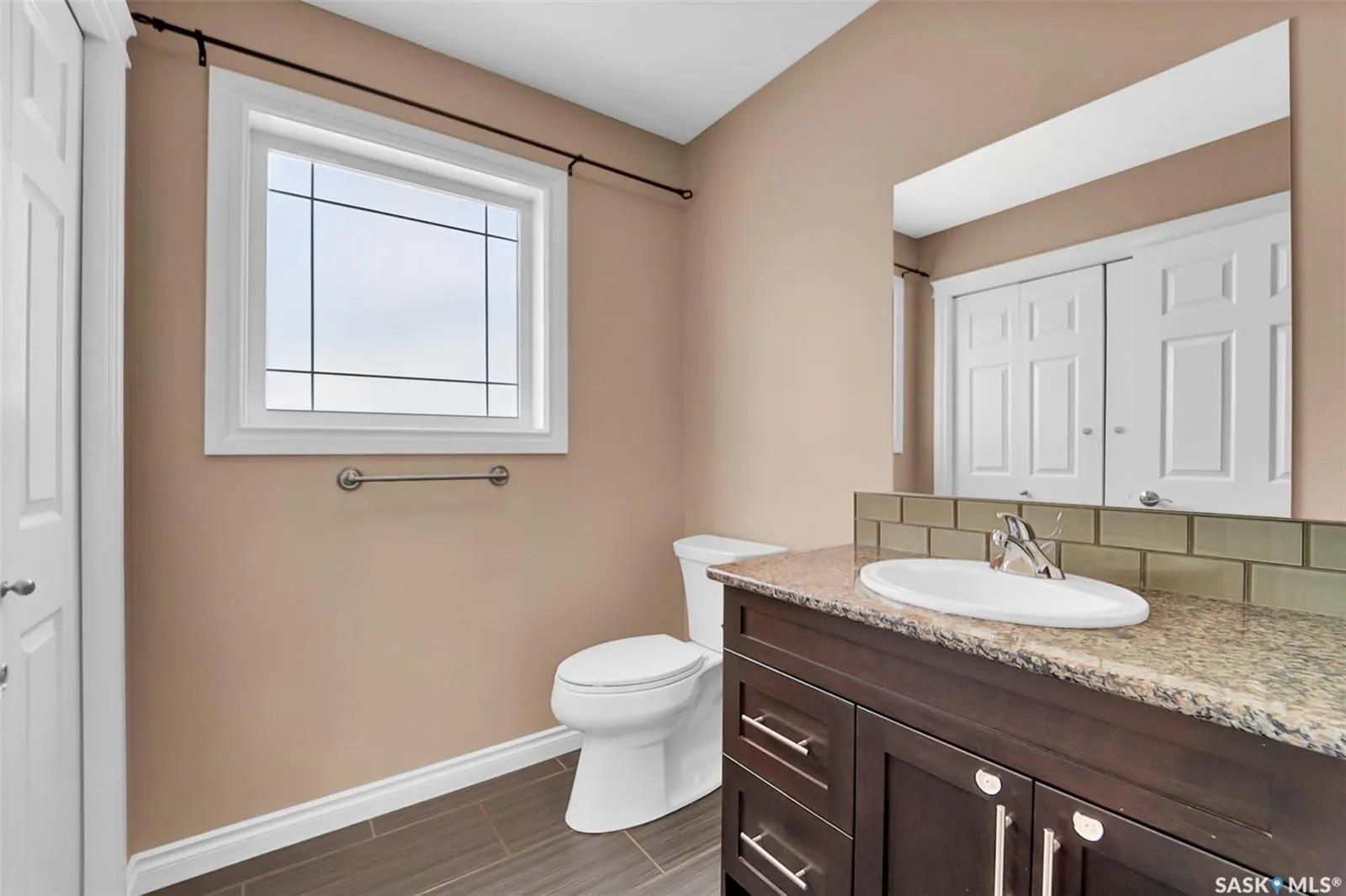 212 Willis CRESCENT, #401