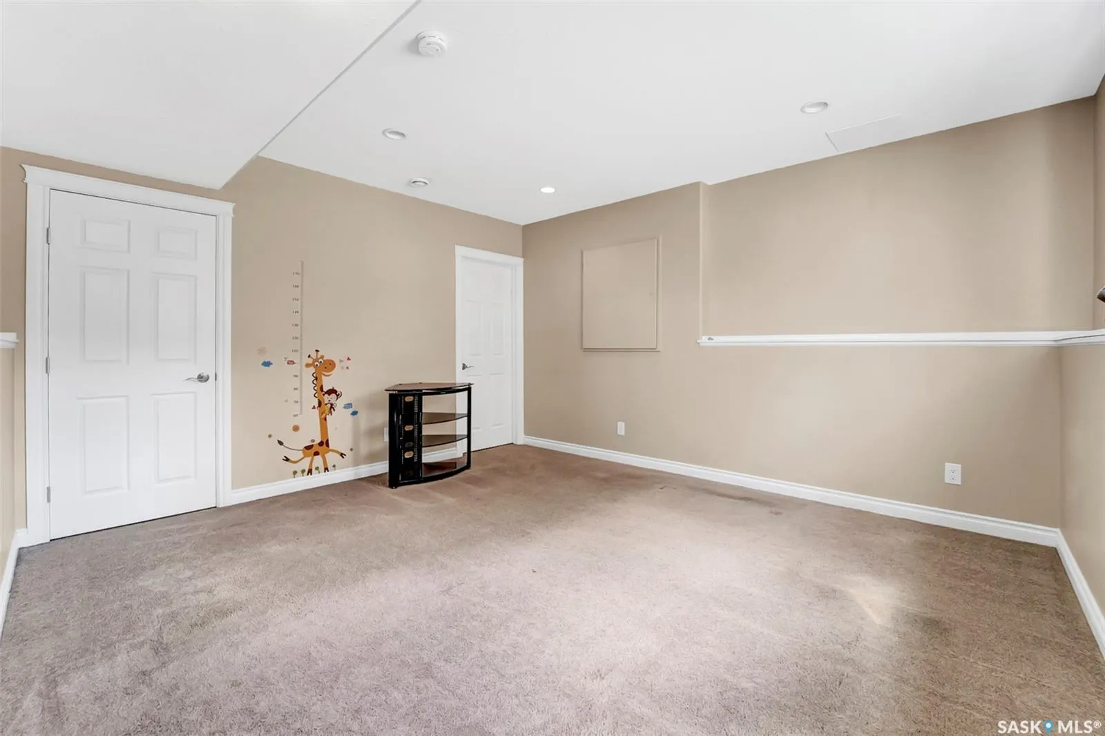 212 Willis CRESCENT, #401