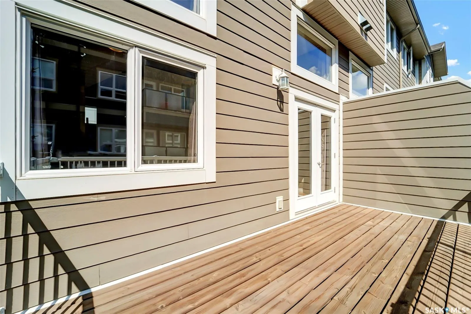 212 Willis CRESCENT, #401