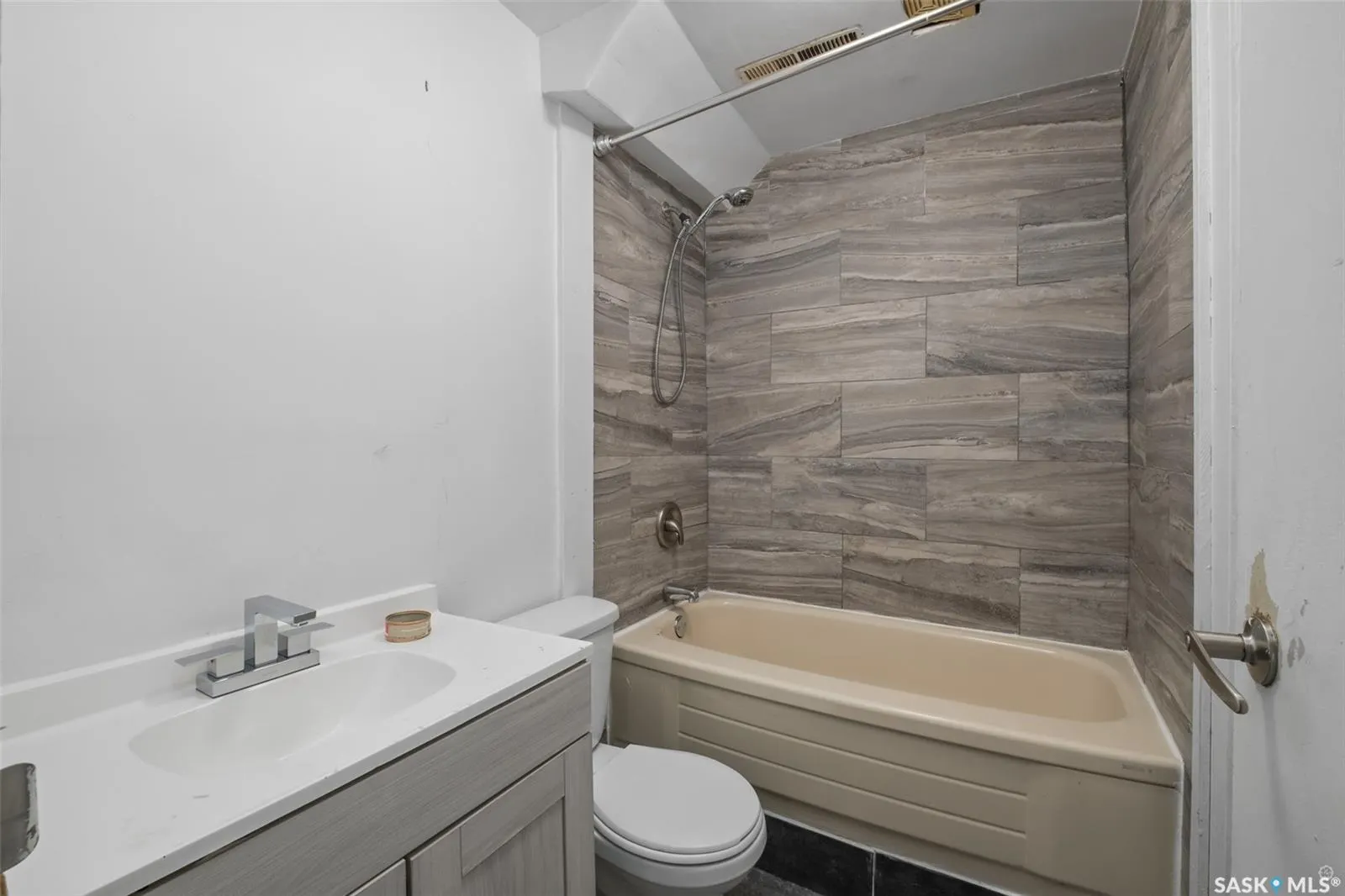 850 14th STREET W