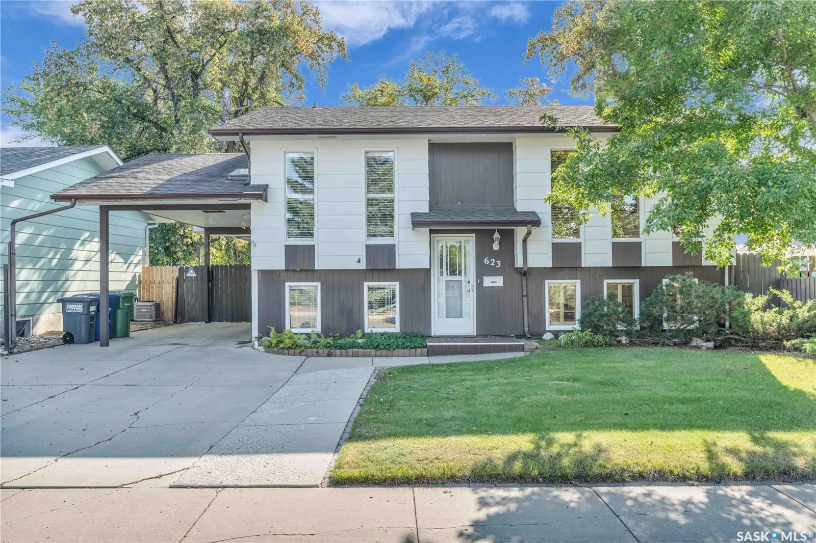 623 Priel CRESCENT